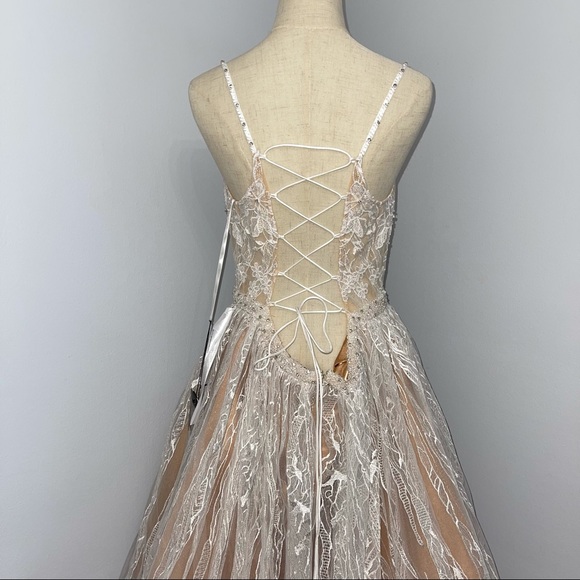 Mac Duggal Floral Appliqué Contrasting Tulle Ballgown New With Tag - Picture 11 of 16